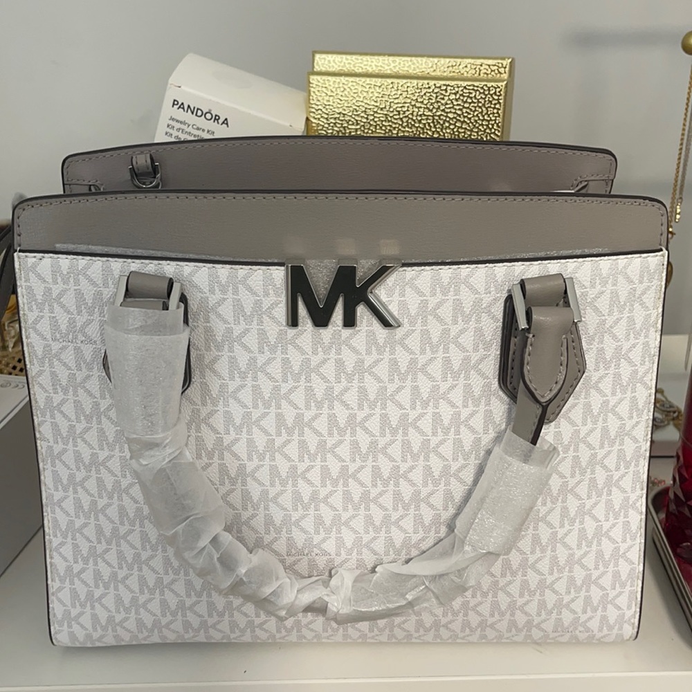 Brand new Michael Kors purse set